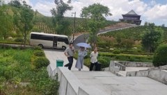 <b>不畏酷暑，，，，旅行指导促提升</b>