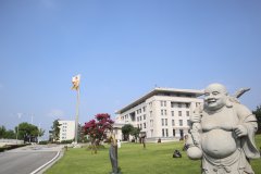 走进历史，，，，，，感受名人魅力|品味名人雕塑的奇异韵味