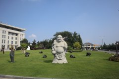 jdb电子雕塑：陵园中的历史与文化交响